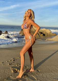 Alexa Collins feet photo thumbnail