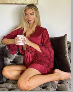 Alexa Collins feet photo thumbnail