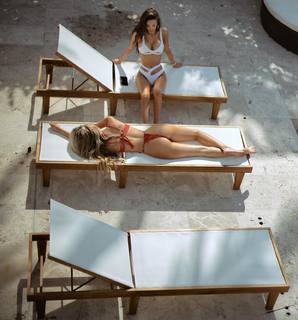 Alexa Collins feet photo thumbnail