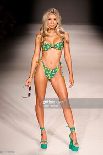 Alexa Collins feet photo thumbnail