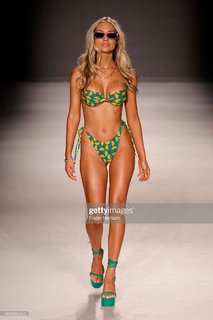 Alexa Collins feet photo thumbnail