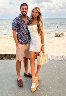 Alexa Collins feet photo thumbnail