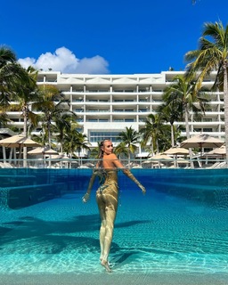 Alexa Collins feet photo thumbnail