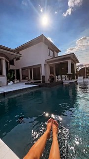 Alexa Collins feet photo thumbnail