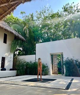 Alexa Collins feet photo thumbnail