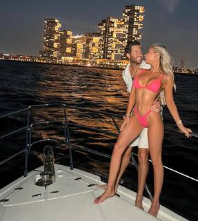 Alexa Collins feet photo thumbnail