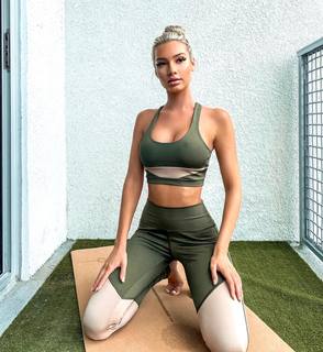 Alexa Collins feet photo thumbnail