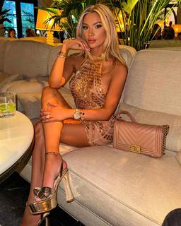 Alexa Collins feet photo thumbnail