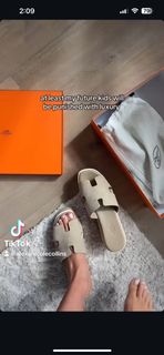 Alexa Collins feet photo thumbnail