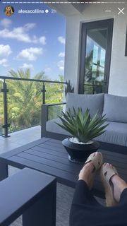 Alexa Collins feet photo thumbnail