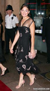 Alexa Davalos feet photo thumbnail