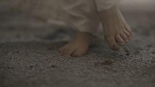 Alexa Davalos feet photo thumbnail