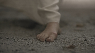 Alexa Davalos feet photo thumbnail