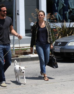 Alexa Davalos feet photo thumbnail