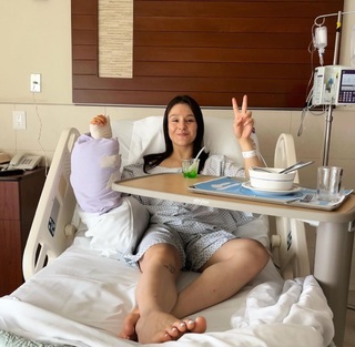 Alexa Grasso feet photo thumbnail