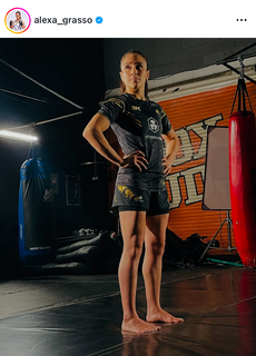 Alexa Grasso feet photo thumbnail
