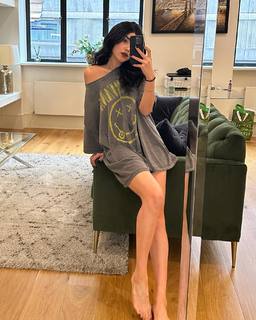 Alexa Mansour feet photo 8