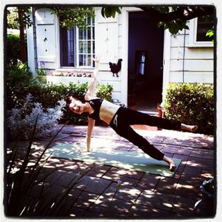 Alexa Nikolas feet photo 2