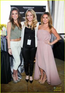 Alexa PenaVega feet photo thumbnail
