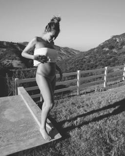 Alexa PenaVega feet photo thumbnail