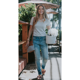 Alexa PenaVega feet photo thumbnail
