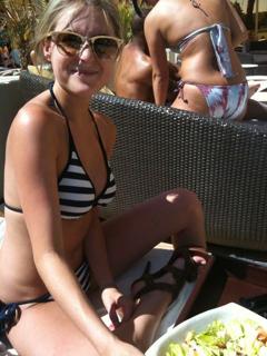 Alexa PenaVega feet photo thumbnail