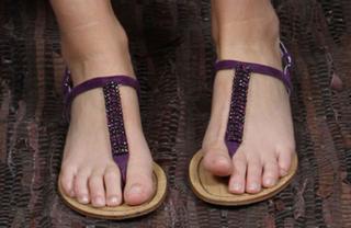 Alexa PenaVega feet photo thumbnail