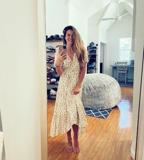 Alexa PenaVega feet photo thumbnail