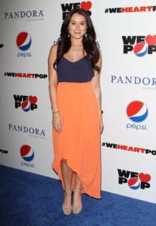 Alexa PenaVega feet photo thumbnail
