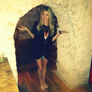Alexa PenaVega feet photo thumbnail