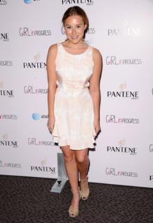 Alexa PenaVega feet photo thumbnail