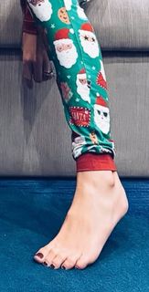 Alexa PenaVega feet photo thumbnail