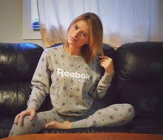 Alexandra Beaton feet photo 3