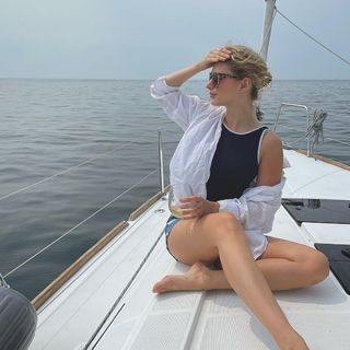 Alexandra Beaton feet photo 4
