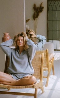 Alexandra Beaton feet photo 1