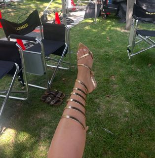 Alexandra Beaton feet photo 2