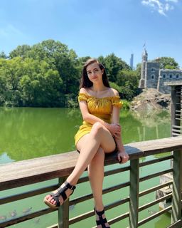 Alexandra Botez feet photo thumbnail