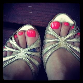 Alexandra Breckenridge feet photo thumbnail