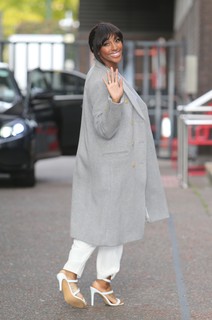 Alexandra Burke feet photo 4