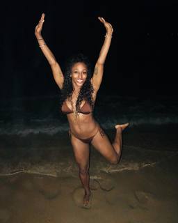 Alexandra Burke feet photo 16