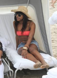 Alexandra Burke feet photo 16