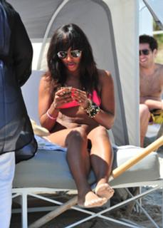 Alexandra Burke feet photo 10