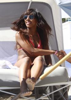 Alexandra Burke feet photo 8