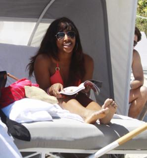 Alexandra Burke feet photo 7
