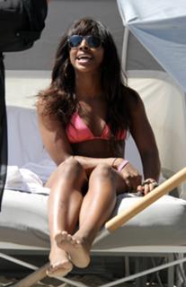Alexandra Burke feet photo 4