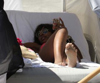 Alexandra Burke feet photo 17