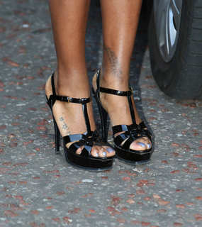 Alexandra Burke feet photo 17