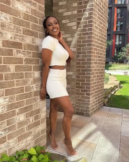 Alexandra Burke feet photo 9