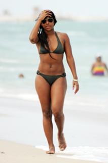 Alexandra Burke feet photo 5