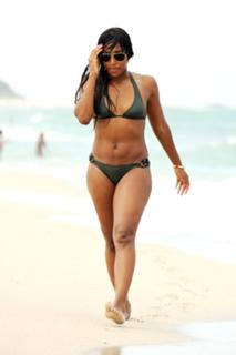 Alexandra Burke feet photo 4